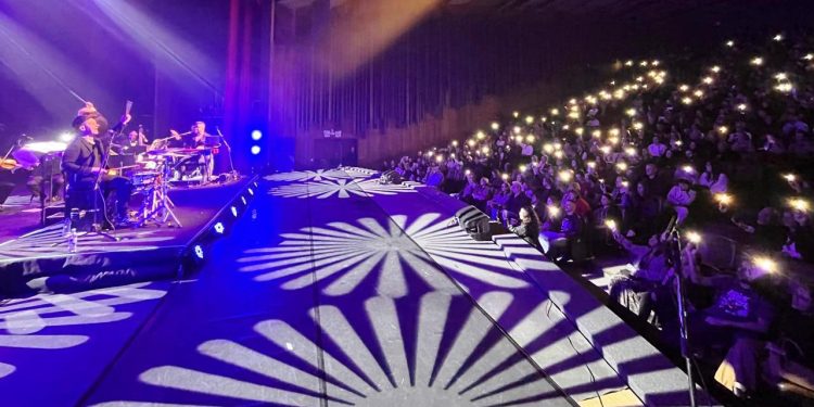 Orquestra Sinfônica de SC faz homenagem a Tina Turner em Florianópolis