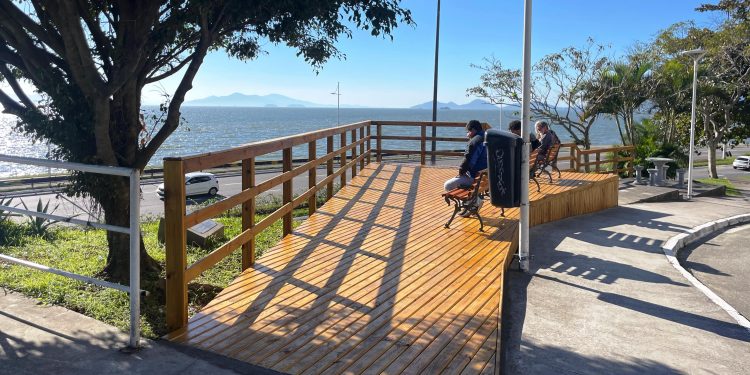 Mirante do pôr-do-sol na Beira-Mar Norte ganha nova estrutura em Florianópolis