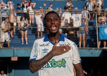 Atacante ex-base do Avaí acerta colm clube europeu que vai jogar a Champions