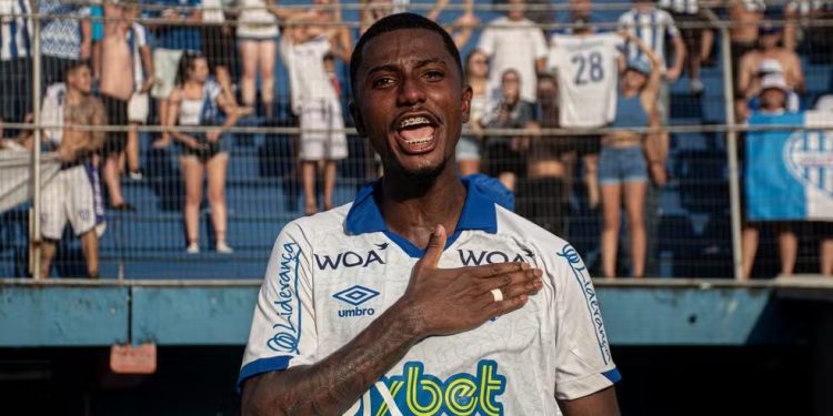 Atacante ex-base do Avaí acerta colm clube europeu que vai jogar a Champions
