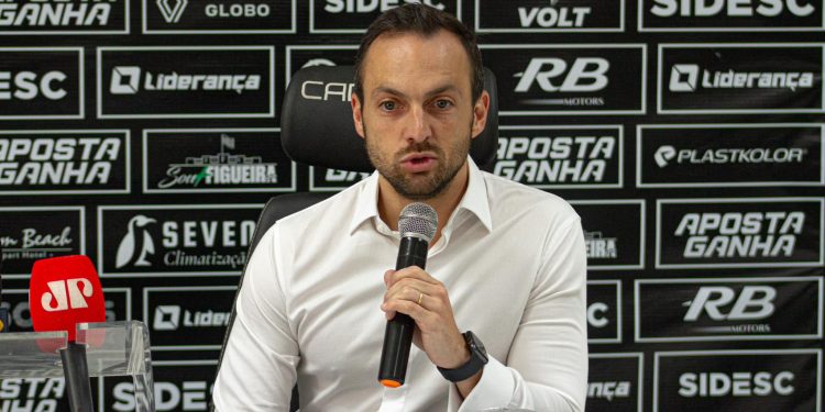 CEO do Figueirense garante compromissos em dia e recuperação financeira