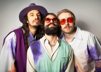 Banda catarinense Grillo e os Mosquitos lança single inédito e antecipa DVD