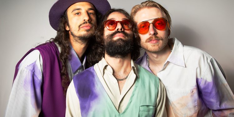 Banda catarinense Grillo e os Mosquitos lança single inédito e antecipa DVD