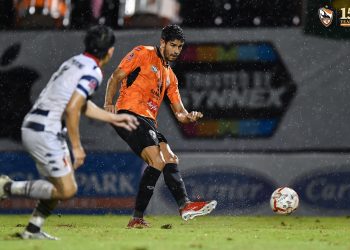 Ex-Figueirense, Victor Oliveira estreia com vitória na elite da Tailândia