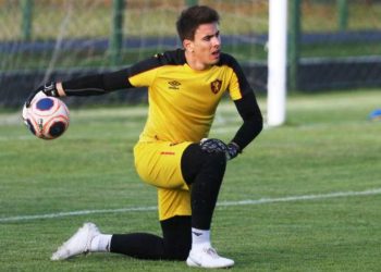 Goleiro catarinense Luan Polli renova com time do Irã: “feliz aqui”