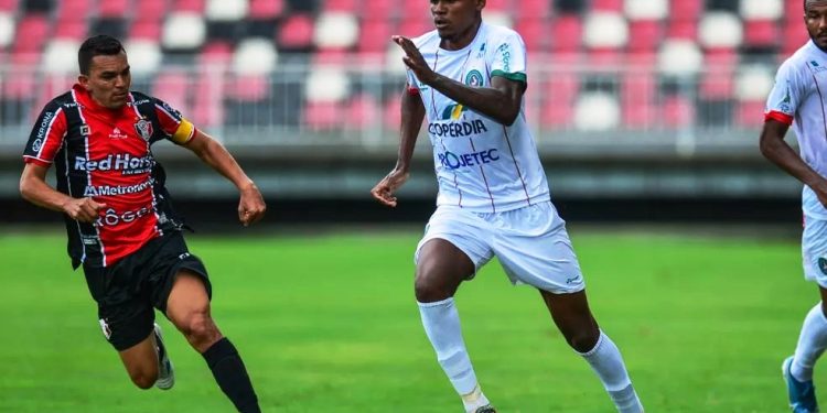 Jogador catarinense ex-Chape e Figueirense, Khevin Fraga retorna ao futebol europeu