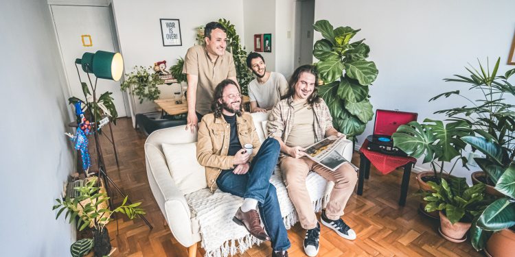 Banda catarinense UmQuarto lança novo clipe “Café com Leite”