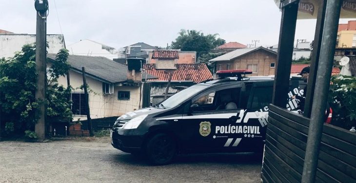 Polícia prende homem condenado a 15 anos de prisão por abusar da própria irmã