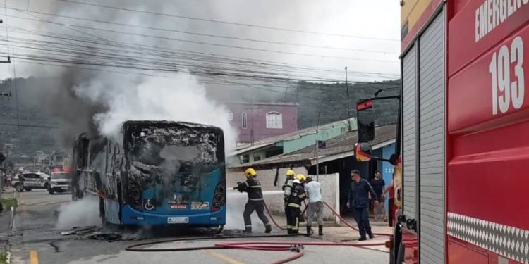Após ataques, Força-tarefa vai atuar em áreas de risco social em Florianópolis