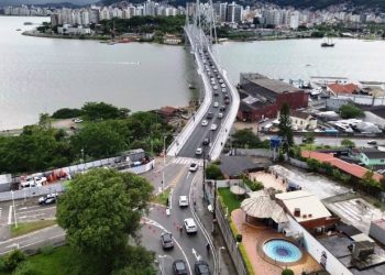 Primeiro dia de testes com mão única na Ponte tem lentidão e filas