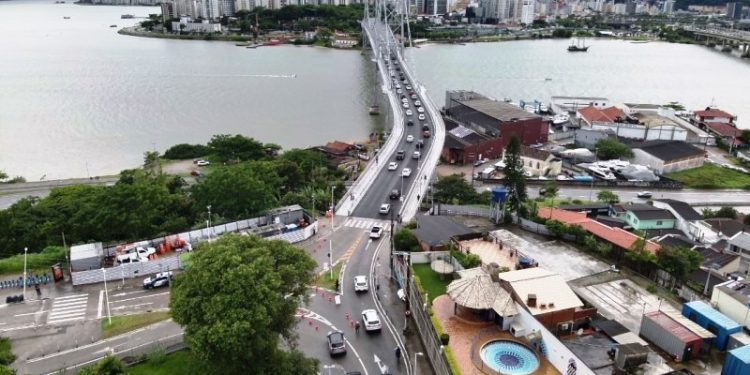 Primeiro dia de testes com mão única na Ponte tem lentidão e filas