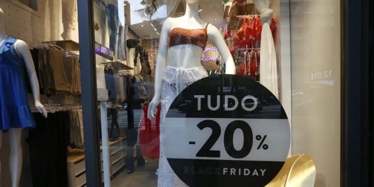 Com promoções atrativas, Black Friday movimenta a economia em SC