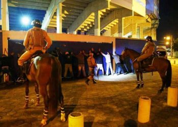 Justiça aplica multa e proíbe torcedores brigões do Avaí de frequentar estádio