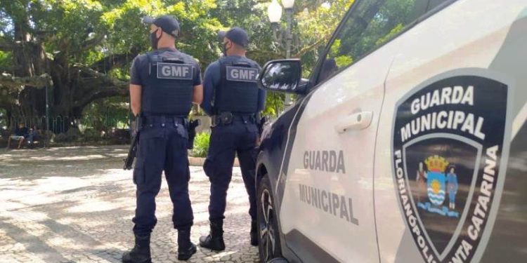 Justiça arquiva processo contra agente da Guarda que agrediu mulher em SC