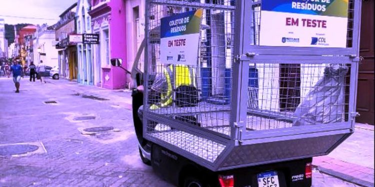 Projeto quer coleta de lixo com motoneta elétrica no Centro de Florianópolis