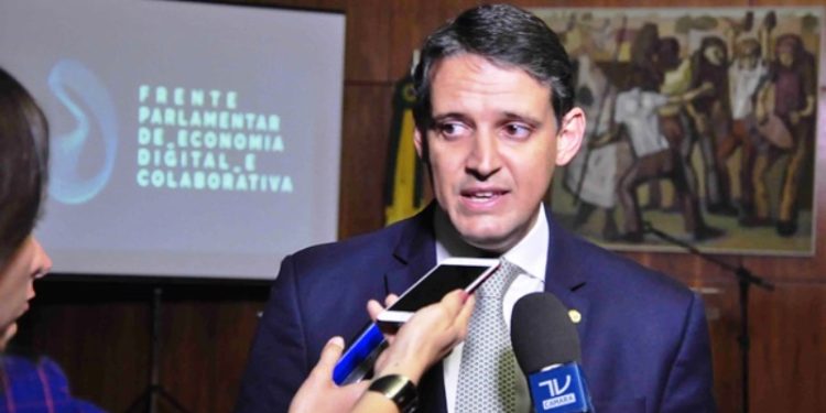 Topázio confirma economista de Goiás para comandar educação na Capital