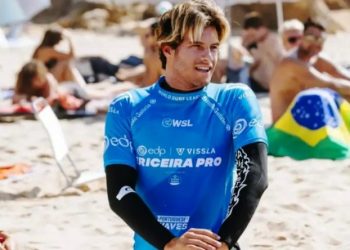 Catarinense Mateus Herdy disputa a etapa da WSL do Surfe em Abu Dhabi