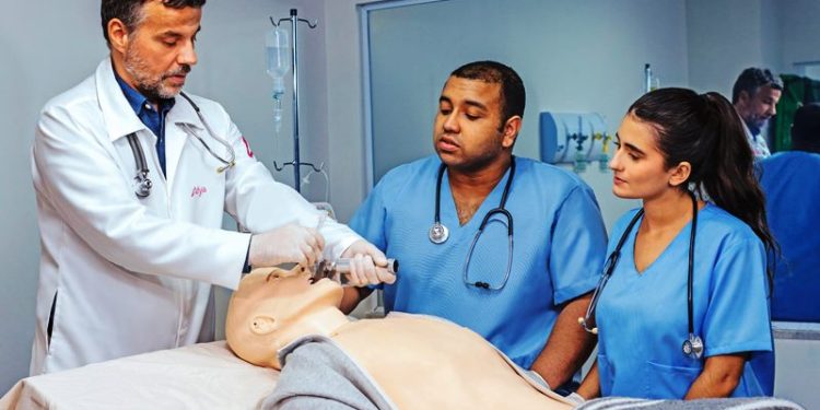 Grupo que fatura R$ 350 mi deve abrir curso de medicina em Florianópolis