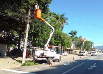 Furto de cabos de energia deixa bairro sem luz em São José