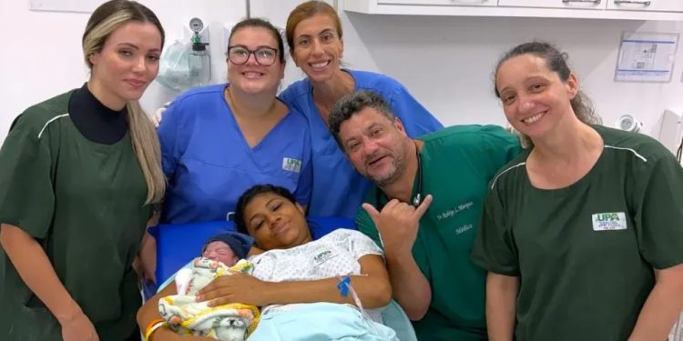 Nascimento inusitado: bebê nasce na UPA de São José em parto emocionante