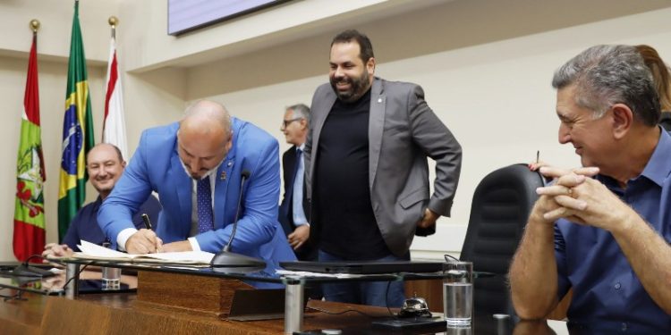 Bericó (PL) assume como Presidente Interino da Câmara em Florianópolis