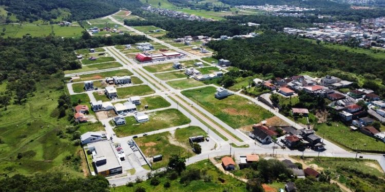 Bairro esquecido pelos Correios em São José passa a receber encomendas