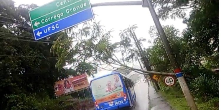 Chuvas deixam Grande Florianópolis em alerta para alagamentos