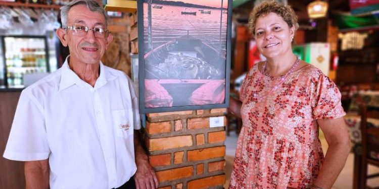 Consideradas em extinção, embarcações baleeiras ganham mostra fotográfica em Florianópolis