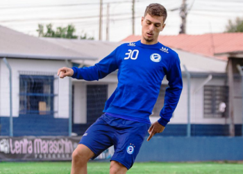 Zagueiro natural de Florianópolis, Parrudo mira primeira experiência no futebol gaúcho