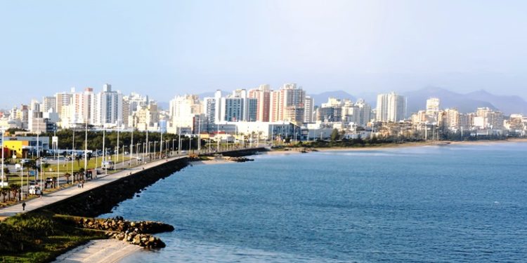 Conecta+ Sustentável promove ação de limpeza na Beira-Mar de São José