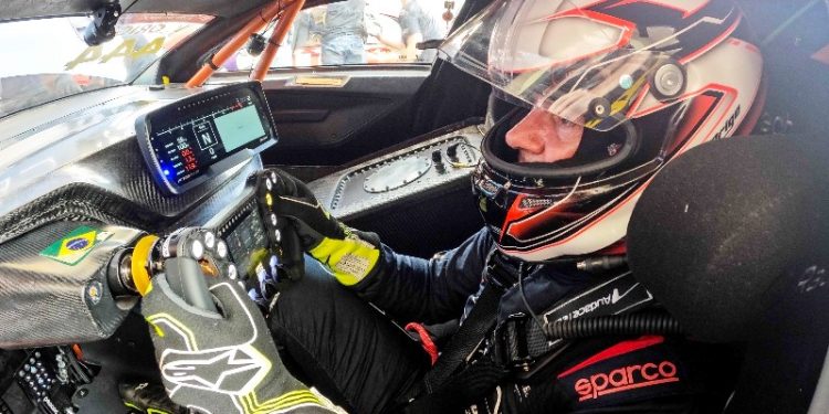 Piloto catarinense estreia na Stock Car após correr em Interlagos