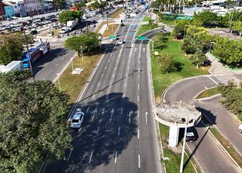 Prefeitura de Florianópolis retira pilares da antiga passarela da Paulo Fontes