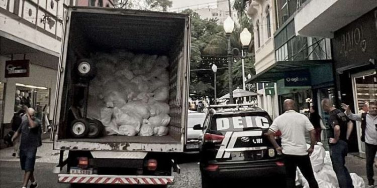 Operação contra pirataria apreende R$ 640 mil em mercadorias na Grande Florianópolis