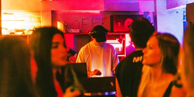 Coffeeshop Club chega a Florianópolis com sua essência urbana e canábica