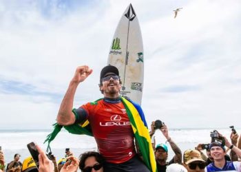 Yago Dora vence etapa nos EUA e assume vice-liderança no Mundial de Surf