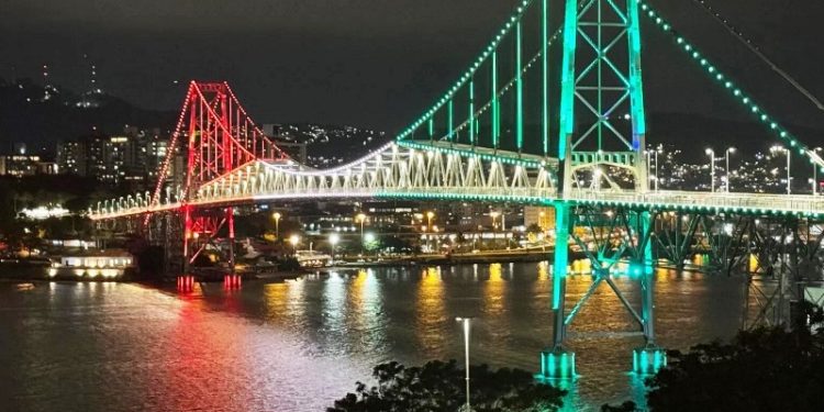 Ponte Hercílio Luz homenageia os 150 anos da Imigração Italiana