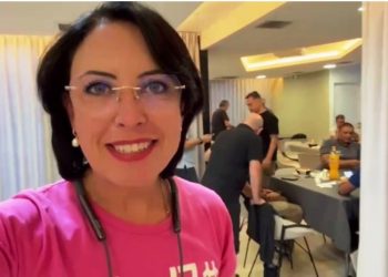 Brasileiros chegam na Jordânia mas vice-prefeita de Florianópolis decide ficar em Israel