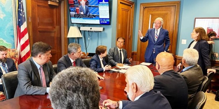 Senador Amin integra comitiva em Washington para negociar com Trump