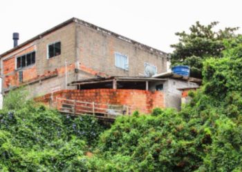 Prefeitura da Capital tem 30 dias para retirar moradias de área de risco