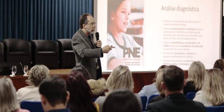 MEC debate planos decenais de educação em Santa Catarina