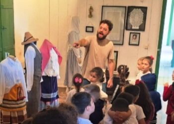 Uma visita ao museu: estudantes de escola pública mergulham na história açoriana