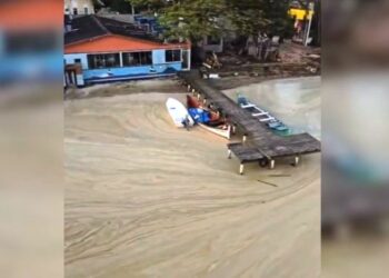 Espuma na Lagoa da Conceição é ’fenômeno natural’, diz Prefeitura