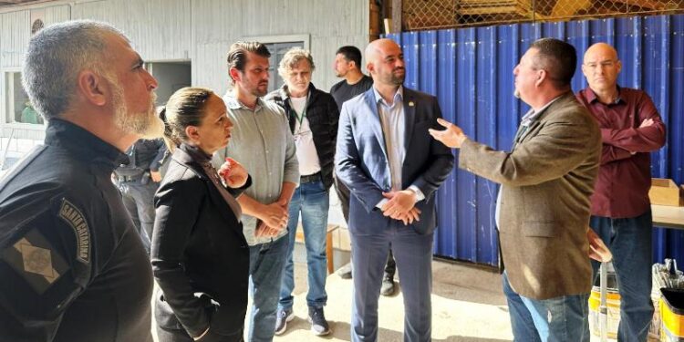 Hospitais em SC ganham novos móveis com mão de obra carcerária