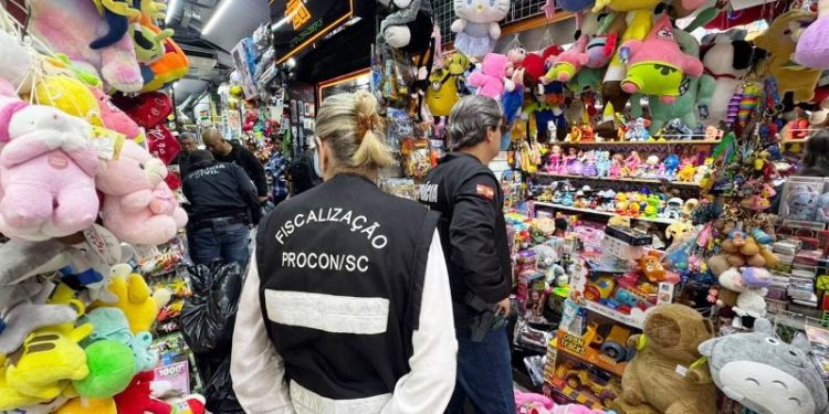 Dia das Crianças: Polícia apreende mais de 2 mil brinquedos piratas