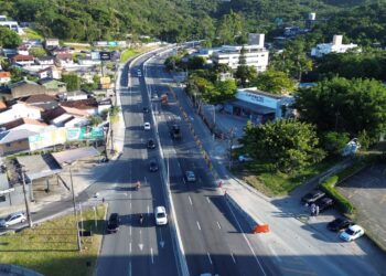 Governador o libera 3ª pista da SC-401 para aliviar trânsito na temporada