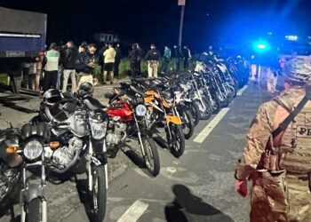 PRF intercepta rachas e rolezinhos na BR-101 em Biguaçu