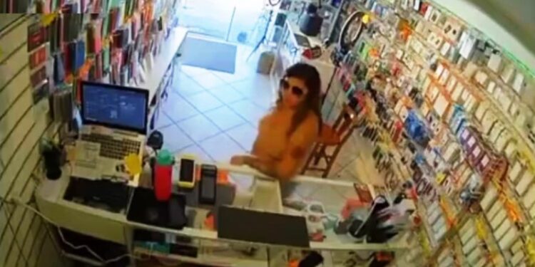Polícia caça mulher flagrada em vídeo cometendo racismo