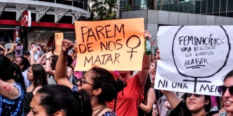Brasil bate recorde de feminicídios em 2025, com 4 mulheres mortas por dia