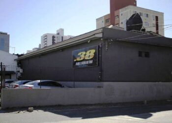 Polícia faz buscas na casa de ex-dono de clube de tiro