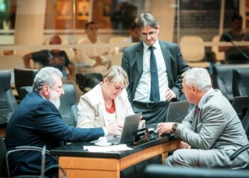 Bancada do PT protocola projeto para revogar lei anti-cotas em SC